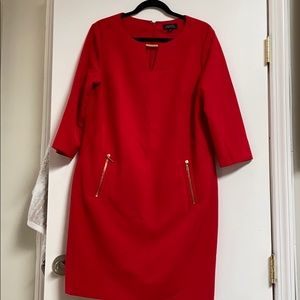 Red 3/4 shift dress.